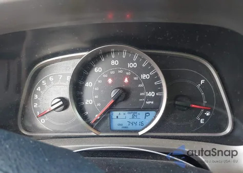 2014 Toyota Rav4 Xle z USA, uszkodzony, nr VIN JTMWFREV4EJ009917